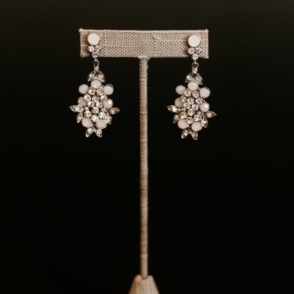 Brand New! Never Been Worn! Belle Aire Earrings EA266 Silver - Picture 3 of 3